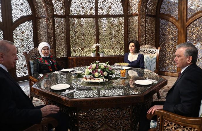 Erdoğan Özbekistan Cumhurbaşkanı Mirziyoyev ile görüştü