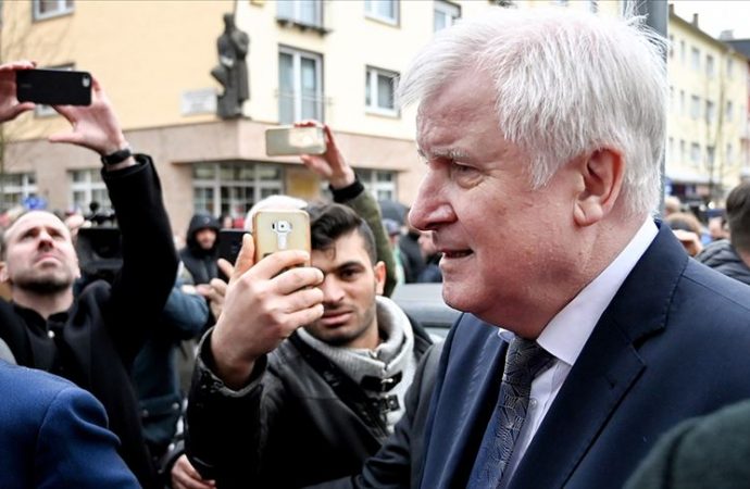 Almanya İçişleri Bakanı Seehofer: Hanau’daki eylem ırkçı terör saldırısıdır