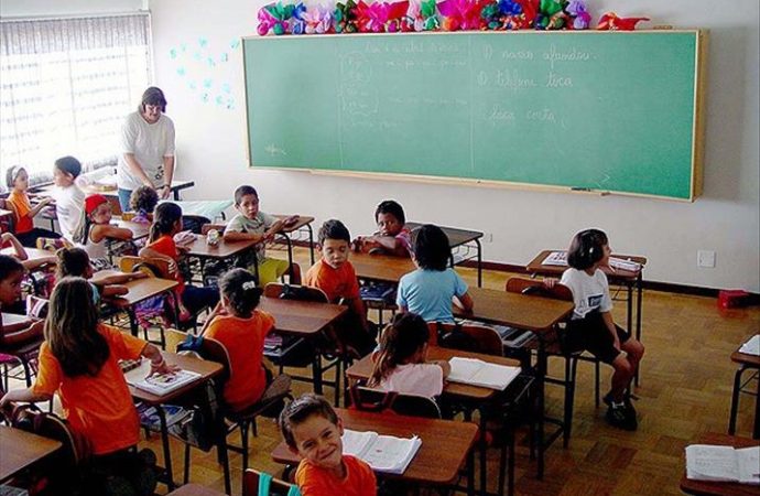 Öğrenciler ve sıralar arasına mesafe konulacak