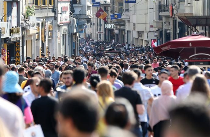 Hafta sonu 56 saat, hafta içi her gece 8 saat sokağa çıkma yasağı