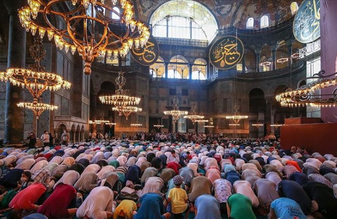 Ayasofya açılışından tarihe kalacak 5 başlık – Salgın: Aramızda 210 bin gizli hasta – Erol Bulut Fenerbahçe’nin başında