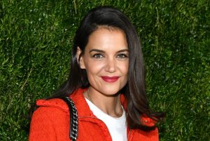 Katie Holmes, yeni sevgilisine gün boyu mesaj yazıyormuş