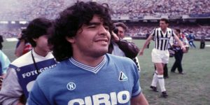 Arjantinli efsane futbolcu Diego Armando Maradona 60 yaşında hayatını kaybetti
