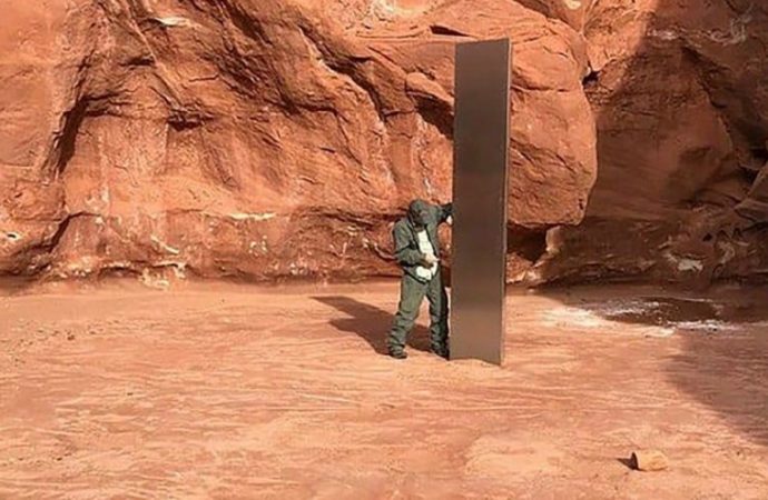 Dağ başında sürpriz: Uzaylılar mı dikti, sanat eseri mi?