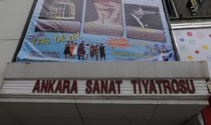 Türkiye tiyatro tarihinden bir büyük dal koptu; AST Ihlamur Sokak’tan çıktı