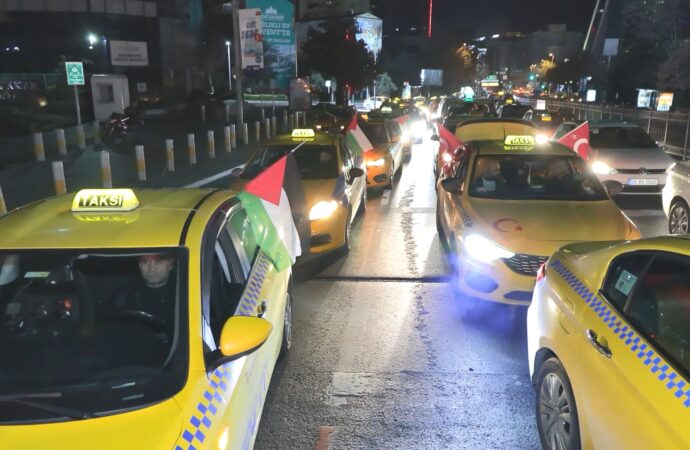 Taksiciler tarafından düzenlenen bir Filistin’e destek konvoyu gerçekleştirildi.