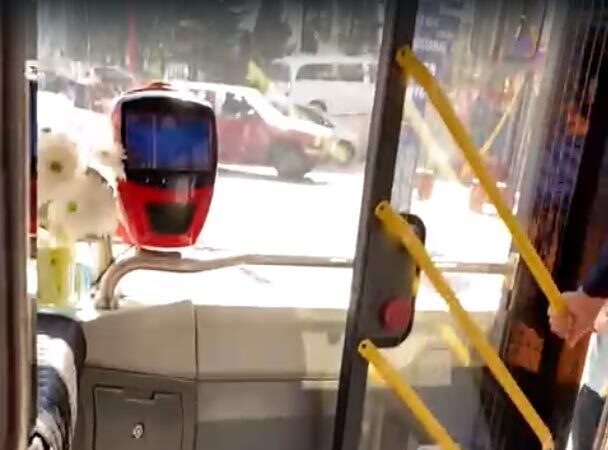 Bir otobüs şoförü, engelliyi “şimdiye kadar bindiğine say” diyerek otobüse almadığı için ceza aldı.
