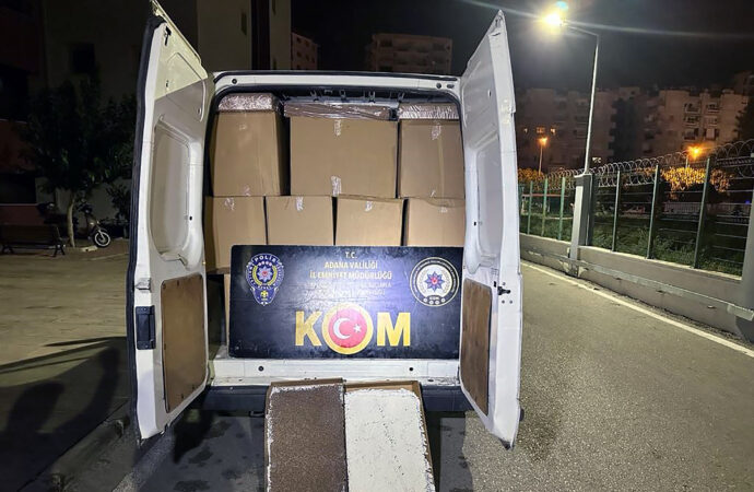 Adana’da gerçekleştirilen bir operasyon sonucunda, kaçakçılık suçuna karıştığı şüphelenilen 14 kişi gözaltına alındı.