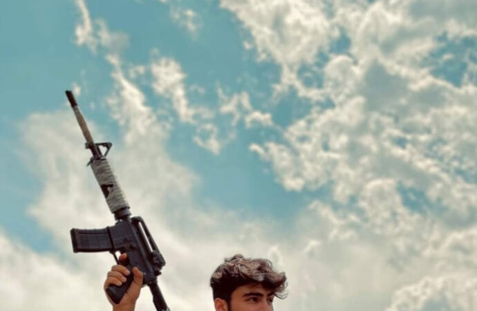 Bir sanık, tabancayla arkadaşını öldürmekle suçlanıyor. Sanık, silahı şaka amaçlı doğrulttuğunu ve aniden patladığını iddia ediyor.