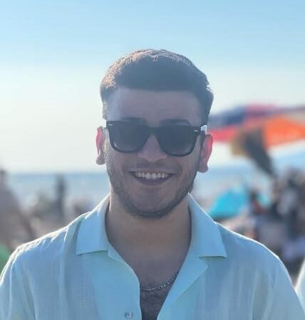 Eda ve iki arkadaşı, alkollü olduğu ortaya çıkan kuzenin kullandığı araçta meydana gelen kazada hayatını kaybetti.