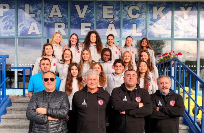 İzmir Büyükşehir Belediyesi su topu takımı, Final 6’ya kalmayı başardı.