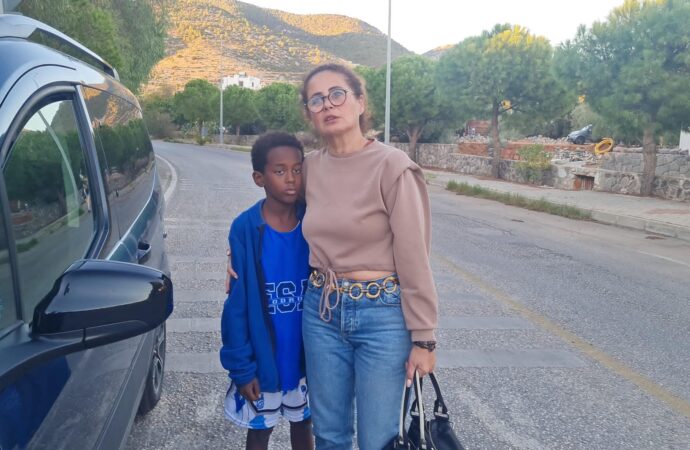 Ünlü oyuncu Esra Akkaya, Bodrum’da bir kaza geçirdi.