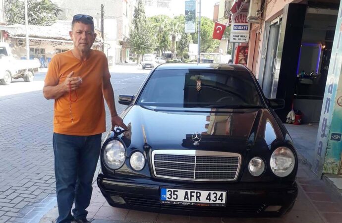 Necati Akpınar adlı şahıs, üç kadını öldürmek suçundan dolayı ağırlaştırılmış müebbet hapis cezası talebiyle yargılanmaktadır.