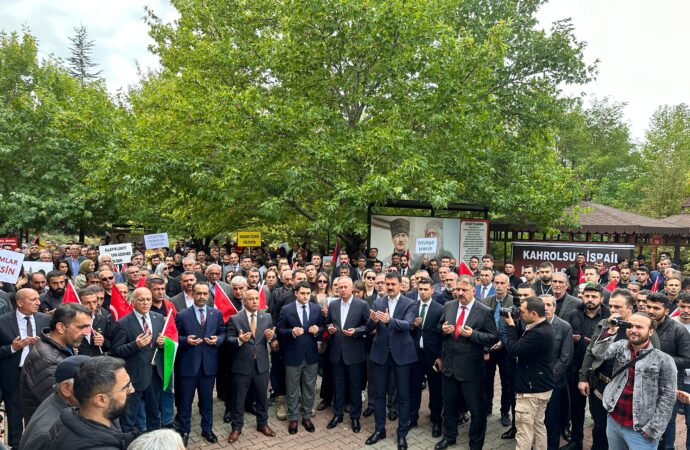 Tunceli’de Alevi dedelerinin liderliğinde gerçekleştirilen bir İsrail protestosu düzenlendi.