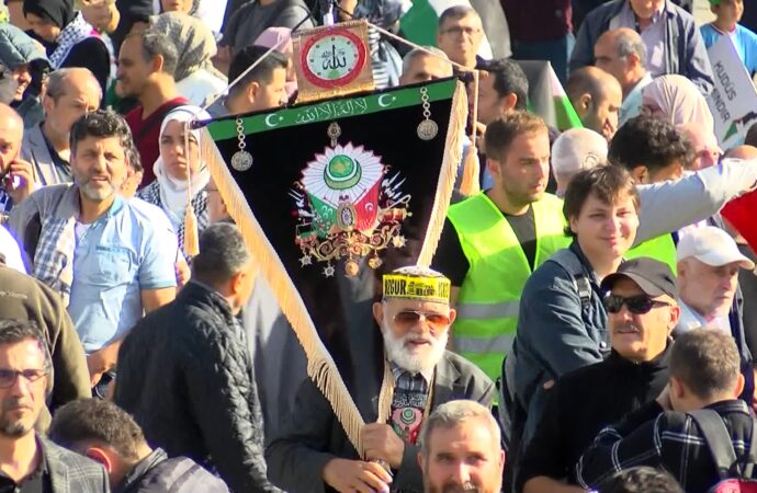 Beyazıt Meydanı’nda İsrail’e karşı düzenlenen protesto eylemi gerçekleşti.