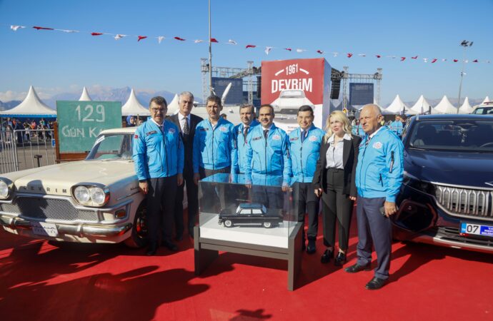 Bakan Kacır, Teknofest etkinlikleri sayesinde toplumda bir seferberlik ruhu anlayışının geliştiğini belirtti.