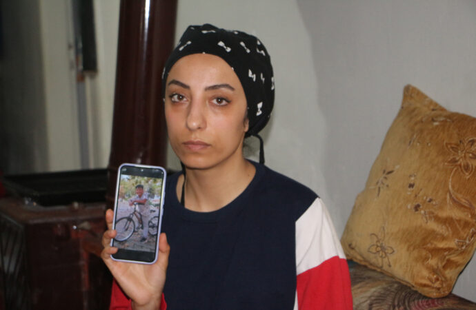 12 yaşındaki Dursun Efe, kaybolduğu günden bu yana 2 gün boyunca aranıyordu. Ne yazık ki, bugün yapılan aramalarda bıçaklanarak öldürülmüş halde bulundu.