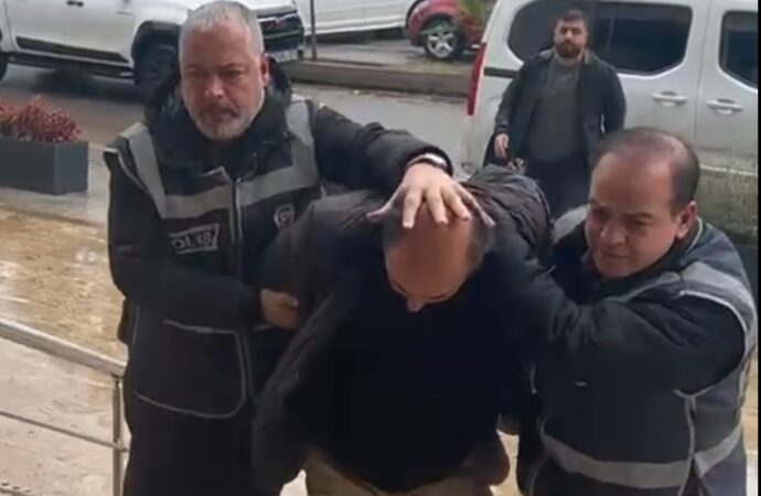 Bir Gürcistanlı kadının öldürülüp ölmediğini üç kez kontrol etti.