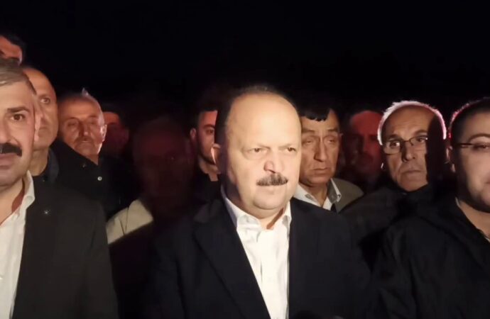 Kastamonu ilinde bir köyde meydana gelen yangın felaketi sonucunda, toplamda 45 ev ve ahır alevlerin pençesine düştü.