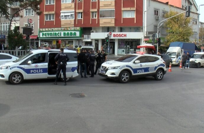 Kartal ilçesinde meydana gelen silahlı çatışma sonucunda, sokak ortasında gerçekleşen olayda 2 kişi yaralandı.
