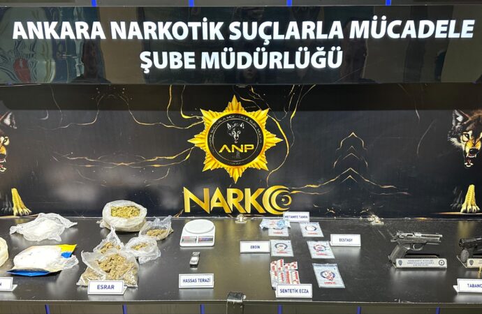 Ankara’da gerçekleştirilen bir uyuşturucu operasyonunda, polis ekipleri 2 kişiyi gözaltına aldı.