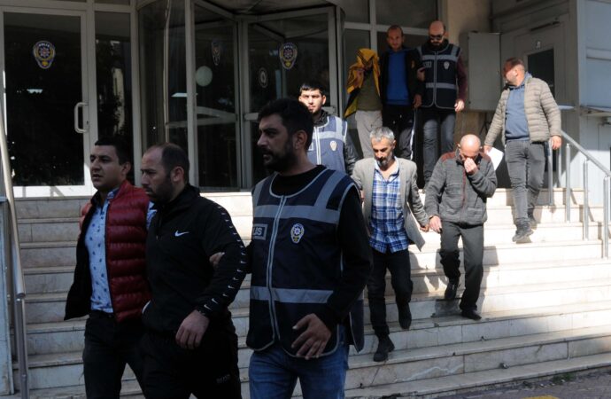 Kayseri’de aranan 9 şüpheli şahıs, polis tarafından yakalandı.