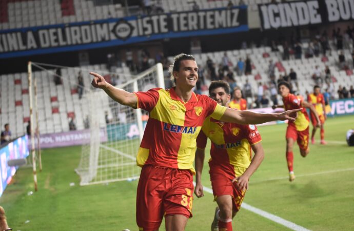Göztepe’de forvetler suskun kaldı, ancak orta saha ve defans hücumda etkili oldu.