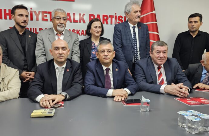 Gazeteci Özgür Özel, eğer parti kötü yönetilmeye devam ederse, daha fazla gözyaşı dökeceğimizi söyledi.