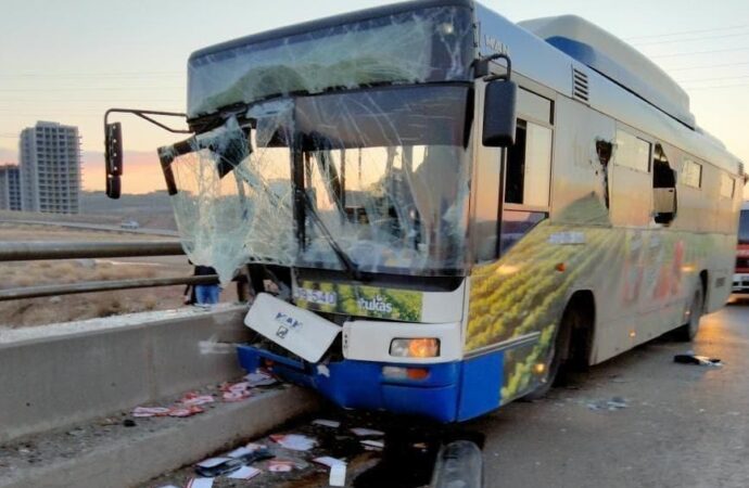 Bir otobüs kazasında bir kişinin hayatını kaybettiği ve 34 kişinin yaralandığı olayda, şoföre 22,5 yıl hapis cezası isteniyor.
