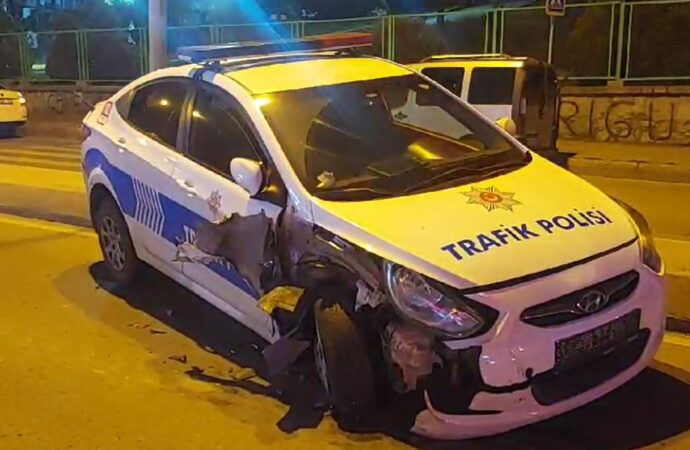 Maltepe ilçesinde denetim noktasında bulunan polis aracına çarparak kaçan hafriyat kamyonu şoförü, polis ekipleri tarafından yakalandı.