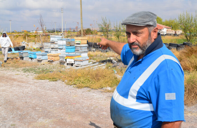 Aksaray’dan Nevşehir’e kaçırdığı arı kovanlarını, yakalandığında minibüsüyle geri getiren şahıs, Aksaray’a iade etti.