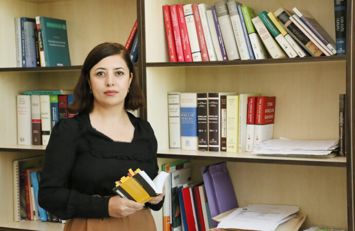 Türkiye Ticaret Kanunu’ndaki ‘adam’ terimi yerine ‘insan’ veya ‘çalışan’ terimleri kullanılabilir.