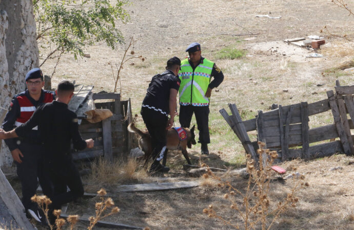 Bir kişi, kayıp olarak bildirilmiş ve 25 gün sonra parçalanmış cesedi bulunmuştur.