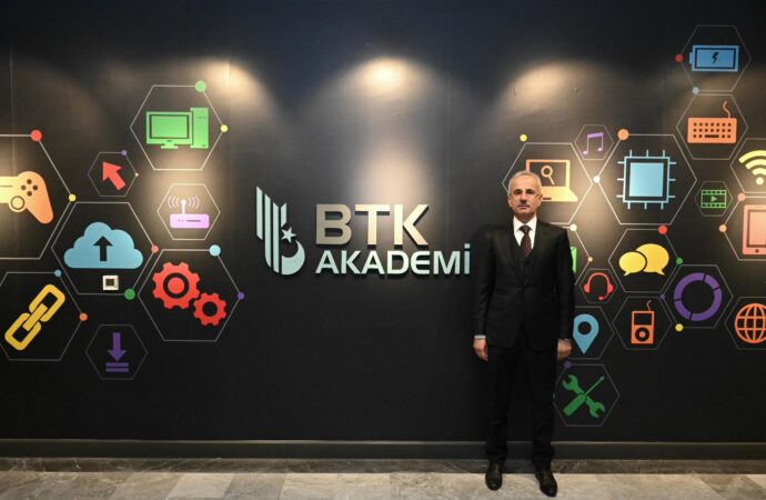 Bakan Uraloğlu, gençlerimizin gelişimini öncelikli olarak ele aldıklarını belirtti.