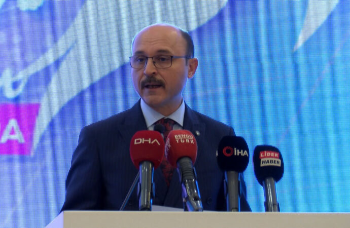 Türk Eğitim-Sen Başkanı Geylan, gelecekte fikri, vicdani ve irfani özgürlüklere sahip nesiller yetiştirmeye devam edeceklerini belirtti.