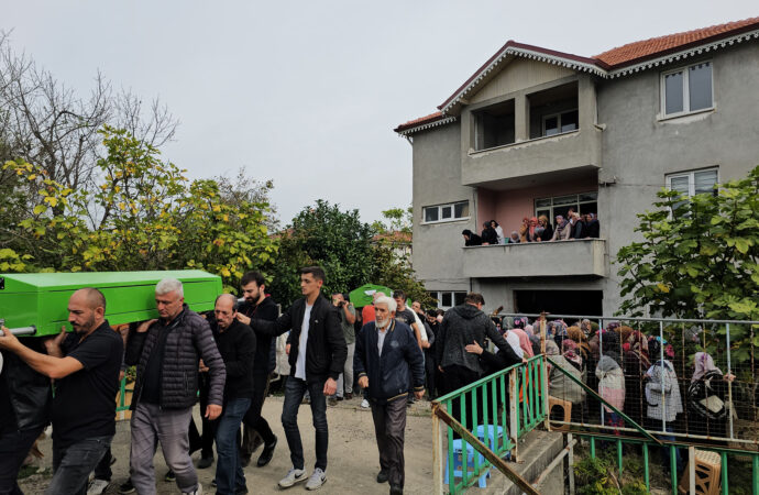 Kocaeli’de ailesini öldüren bir uzman çavuş, olaydan üç gün önce eşinden boşanmıştır.