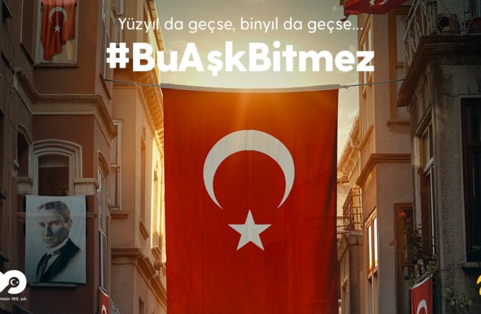 Turkcell, Cumhuriyetin 100. yılına özel olarak kullanıcılarına dijital hediyeler sunuyor.