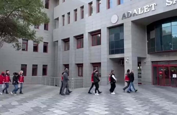 Bir çift, kendilerini polis ve MİT görevlisi olarak tanıtarak 12 milyon TL dolandırdı.