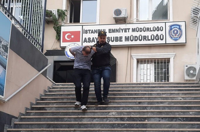 Bir vatandaş, telefon görüşmesindeki sesin polis olduğuna inanarak 1 milyon lirasını teslim etti.