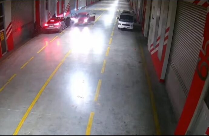 Avcılar ilçesinde gerçekleştirilen operasyonda, polis ekipleri tarafından 393 kilogram uyuşturucu madde ele geçirildi.