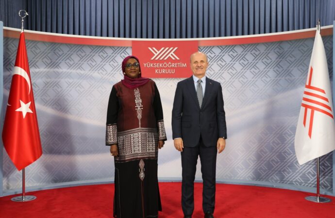 Yükseköğretim Kurulu (YÖK) Başkanı Prof. Dr. Yekta Saraç, Senegal’den gelen bakanla bir araya geldi.
