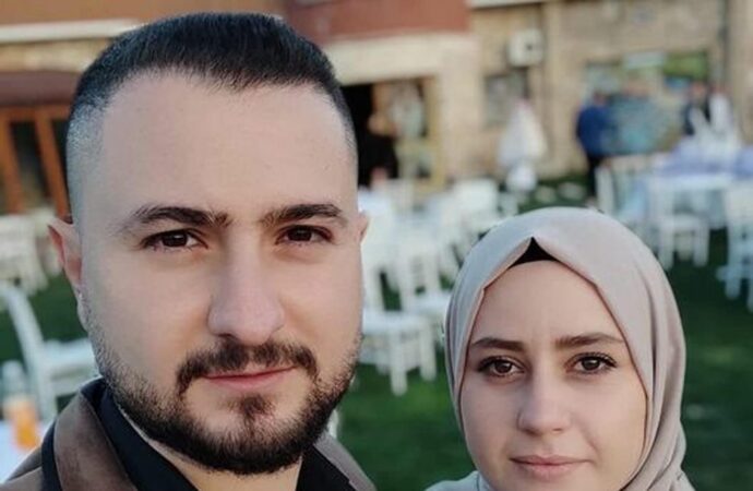 Bir sürpriz yapmak amacıyla eşini açık hava sinemasına götüren bir çift, kaza geçirdi.