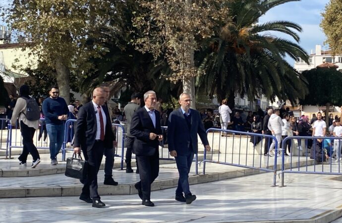 Mehmed Kısakürek, Necip Fazıl Kısakürek’in oğlu olarak hayatını kaybetti ve son yolculuğuna uğurlandı.