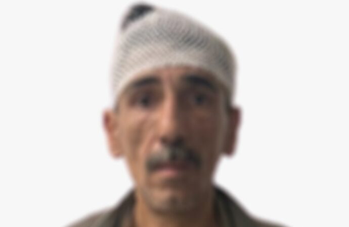 Bağcılar ilçesinden çaldığı hafif ticari araçla yakalanan şahıs, yapılan aramada içerisinde 200 çift çalıntı terlik bulunan araçta yakalandı.
