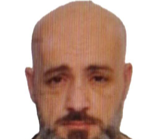 Kripto para cinayeti: Kurban öldürülüp toprağa gömüldü

Bir kripto para cinayeti olayı, son günlerde gündemde yerini aldı. Bu korkunç olayda, bir kişi acımasızca öldürülerek toprağa gömüldü. Detaylar, polis tarafından yapılan açıklamalarla ortaya çıktı.

Olayın meydana geldiği yerde bulunan yetkililer, cinayetin ardındaki sebepleri araştırma sürecine hız verdi. Kurbana ait kimlik bilgilerinin gizli tutulduğu belirtildi. Ancak, kurbanın kripto para dünyasında aktif bir şekilde yer aldığı ve büyük miktarlarda dijital varlık sahibi olduğu ifade edildi.

Polis yetkilileri, şu ana kadar elde ettikleri delillerin olayın planlı ve organize bir şekilde gerçekleştirildiğini gösterdiğini belirtti. Cinayetin işlenme şekli ve kurbanın toprağa gömülmesiyle ilgili detaylar da dikkat çekiciydi.

Görgü tanıklarının ifadelerine göre, olay yerinde şiddetli bir mücadele yaşandığı görüldü. Cinayetin ardından katil ya da katiller tarafından cesedin toprağa gömülmesi ise dikkatlice planlanmış gibi görünüyor.

Polis ekipleri, olayın aydınlatılması için geniş çaplı bir soruşturma başlattı. Cinayetin kripto para dünyasındaki ilişkilerle bağlantılı olabileceği ihtimali üzerinde duruluyor. Kurbana ait dijital varlıkların kaybolup kaybolmadığı da araştırma konuları arasında yer alıyor.

Bu üzücü olay, kripto para dünyasında endişeleri artırdı ve güvenlik önlemlerinin gözden geçirilmesini gerektirdi. Yetkililer, benzer vakaların yaşanmaması için gerekli tedbirlerin alınacağını belirtti.

Polis ekipleri, cinayeti gerçekleştiren kişi ya da kişilerin yakalanması için yoğun bir çalışma yürütüyor. Kamuoyundan gelen her türlü bilginin değerlendirileceği ve olayın aydınlatılması için her türlü çabanın sarf edileceği vurgulandı.

Kripto para cinayeti, toplumda büyük bir infial yarattı ve insanların güvenlik endişelerini artırdı. Olayla ilgili gelişmeler yakından takip ediliyor ve kamuoyu bilgilendirilmeye devam edilecek.