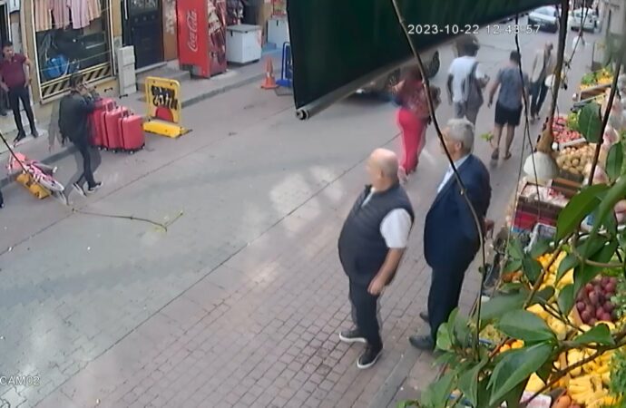 Fatih ilçesinde yaşanan olayda, bir birey tartıştığı arkadaşını silahla hayatını kaybetmesine sebep oldu.