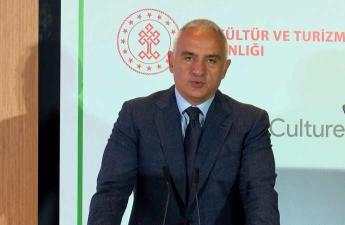 Kültür ve Turizm Bakanı Mehmet Nuri Ersoy, Göbeklitepe ve Karahantepe’nin dünya arkeoloji çevreleri tarafından yakından takip edilen bir çalışma haline geldiğini belirtti.