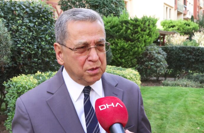 Ünlü iş adamı Aydın Ağaoğlu’nun sosyal medya hesabının, dolandırıcılar tarafından kullanılarak dolandırıcılık faaliyetleri gerçekleştirildiği ortaya çıktı. Dolandırıcılar, Ağaoğlu’nun itibarını ve geniş takipçi kitlesini kullanarak, insanları kandırma amacıyla hareket etti. Bu olay, sosyal medyanın güvenlik açıklarını bir kez daha gözler önüne serdi ve dikkatleri bu konuya çekti. İnsanların güvendiği ve takip ettiği ünlü kişilerin hesaplarının bile tehlikeye açık olduğu bir kez daha kanıtlandı. Dolandırıcıların bu tür faaliyetlerine karşı daha dikkatli olunması gerektiği vurgulandı. Yetkililer ise olayla ilgili soruşturma başlattıklarını duyurdu. Bu tür dolandırıcılık vakalarının artmasıyla birlikte, sosyal medya platformları da güvenlik önlemlerini arttırmak için çalışmalarına hız verdi. Ancak, bireysel olarak da insanların kendilerini korumak adına dikkatli olmaları ve şüpheli durumları yetkililere bildirmeleri büyük önem taşıyor.