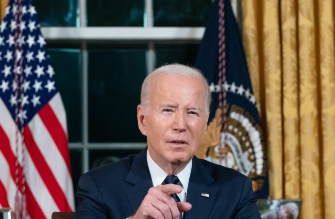 Gazeteci diliyle yeniden yazılmış hali:
ABD Başkanı Joe Biden, İsrail, Ukrayna ve Filistin için acil bütçe talebinde bulundu.
