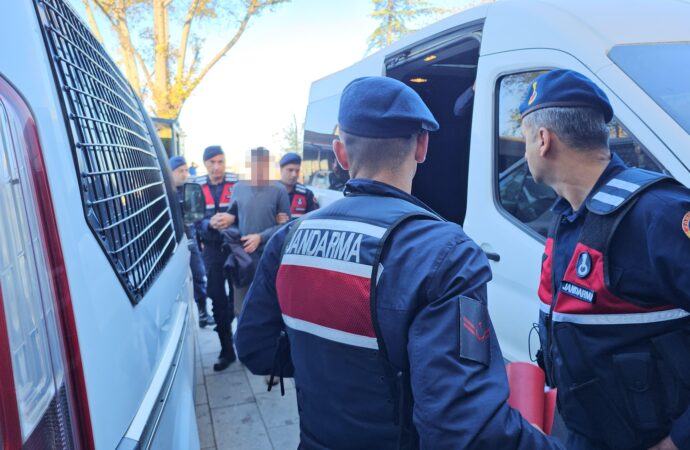 Bir zihinsel engelli toruna cinsel istismar suçlamasıyla yargılanan dede, tahliye edildi.